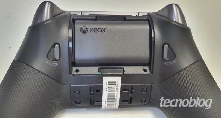 Xbox 精英手柄 3 谍照曝光:支持 Wi-Fi 6、蓝牙连接,可拆卸充电电池