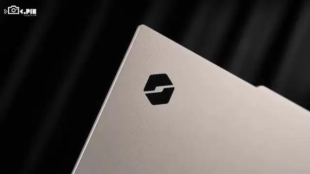 MacBook Neo卖爆后,Windows笔记本终于坐不住了