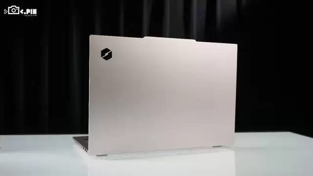 MacBook Neo卖爆后,Windows笔记本终于坐不住了