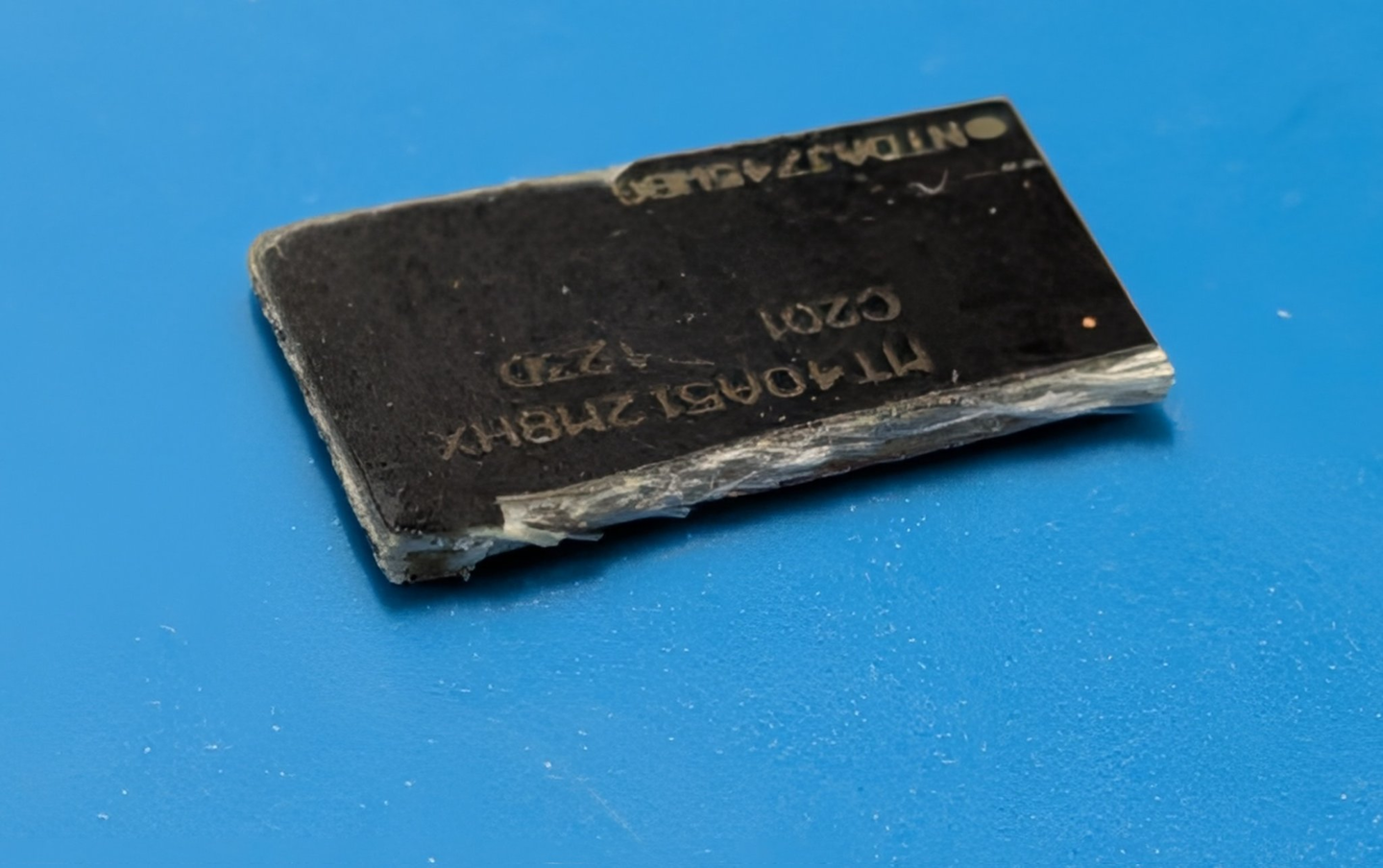 “假 DDR5”内存现身日本二手平台:实为重新贴标签的空塑料芯片