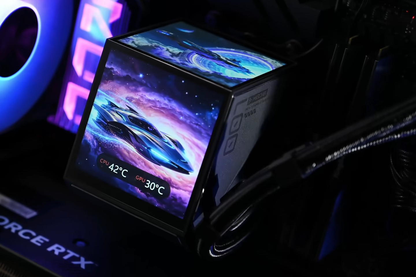 超频三预热 DX360 ARGB Display:双屏冷头水冷,5 月 16 日发布