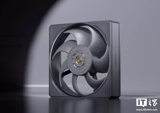 超频三野兽F9 R120风扇新增金属扇框版本,最大风量114CFM