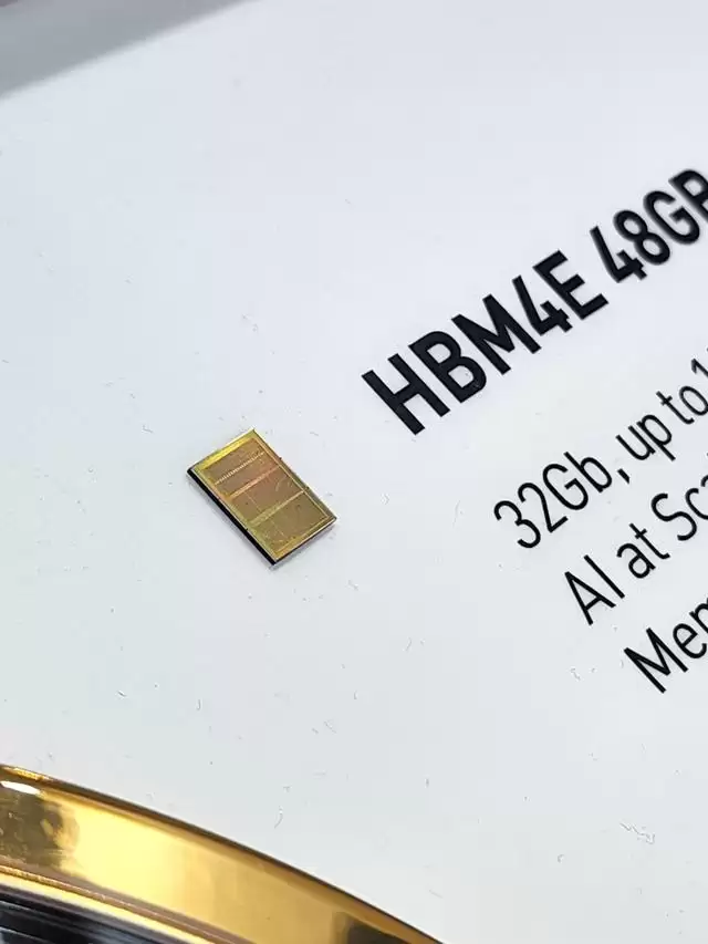 SK海力士在台北国际电脑展展示HBM4E 48GB 12层堆叠 单颗带宽达4TB/s