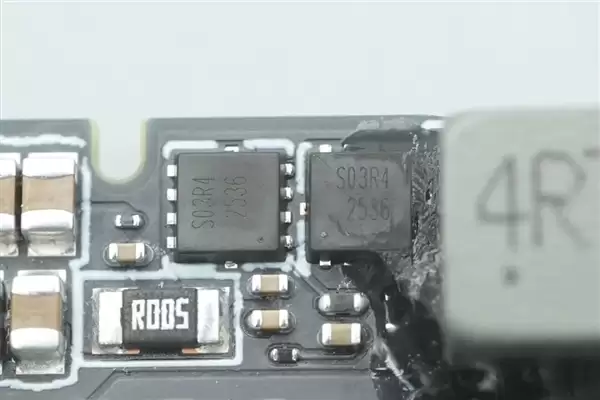 拆解报告:小米金沙江10000mAh 45W超薄磁吸移动电源