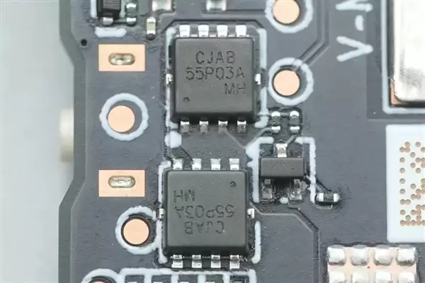 拆解报告:小米金沙江10000mAh 45W超薄磁吸移动电源