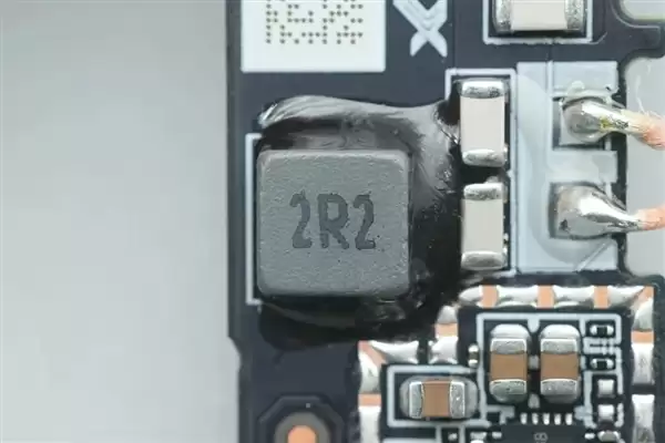 拆解报告:小米金沙江10000mAh 45W超薄磁吸移动电源