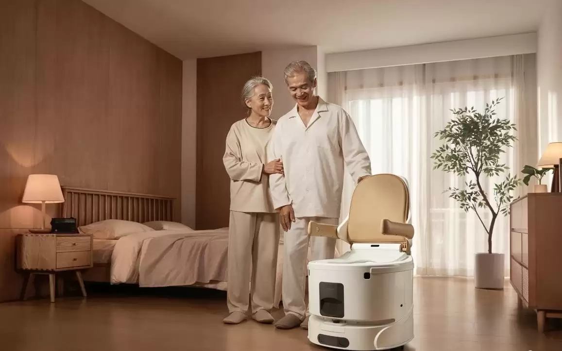 马桶自动跑到床边？深圳推出会找人的智能如厕机器人
