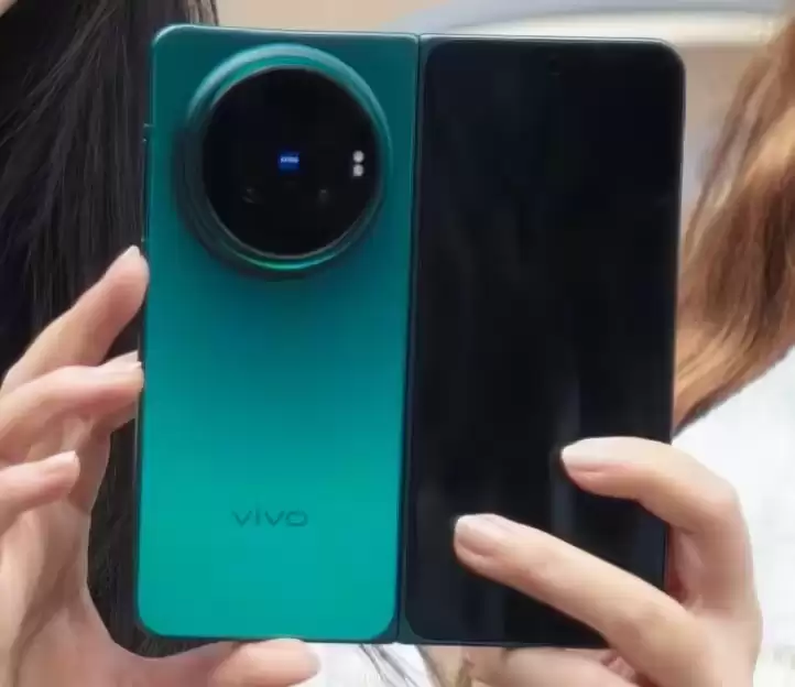 vivo X Fold6搭载全新电脑模式:连上大屏界面更接近PC