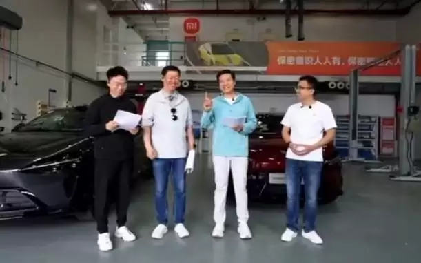 雷军回应“用私家车装600斤车厘子被指违规”：是卡车送到实验场后，在封闭道路分装