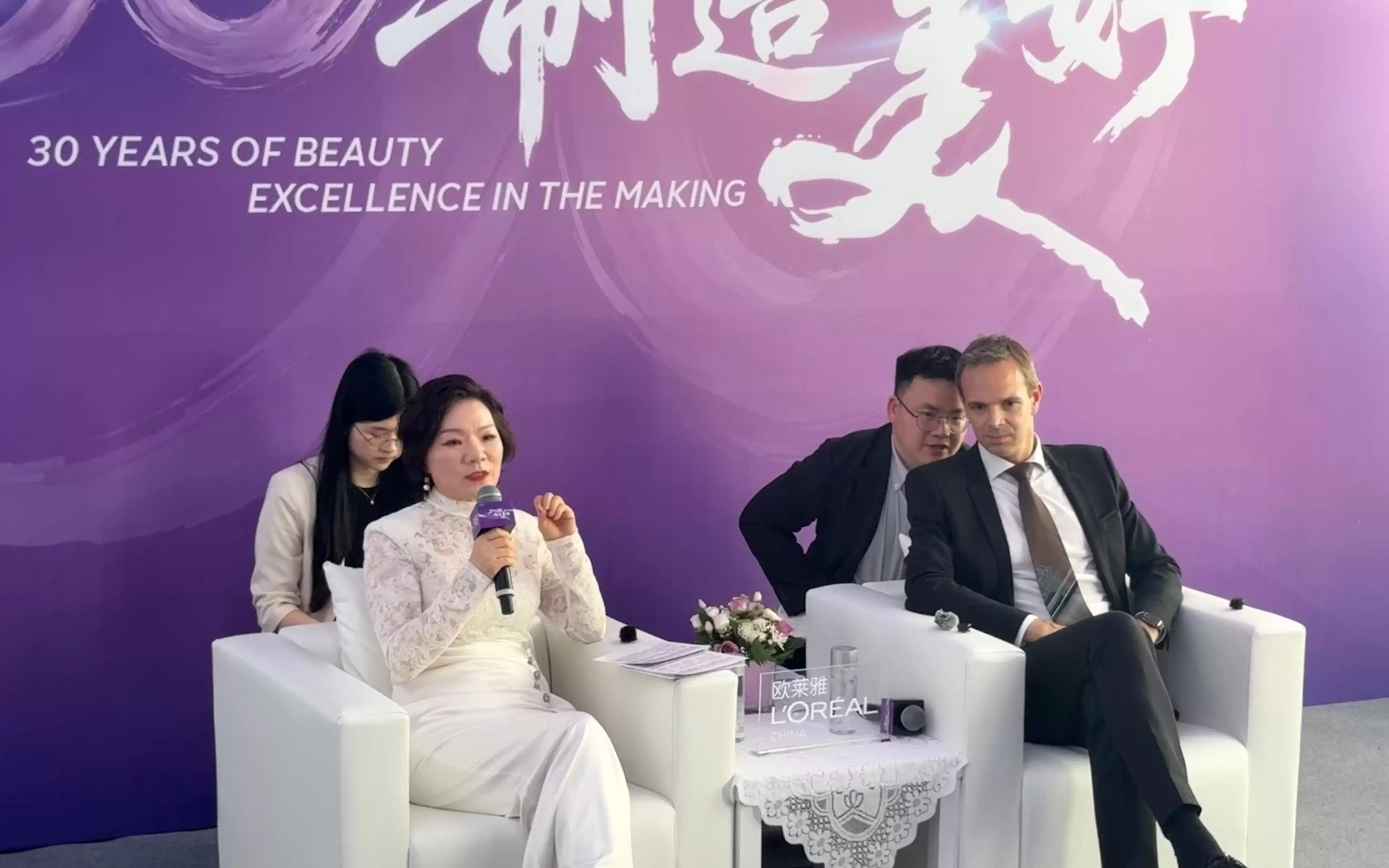 走进欧莱雅全球产能最大的苏州工厂：AI与机器人提质增效