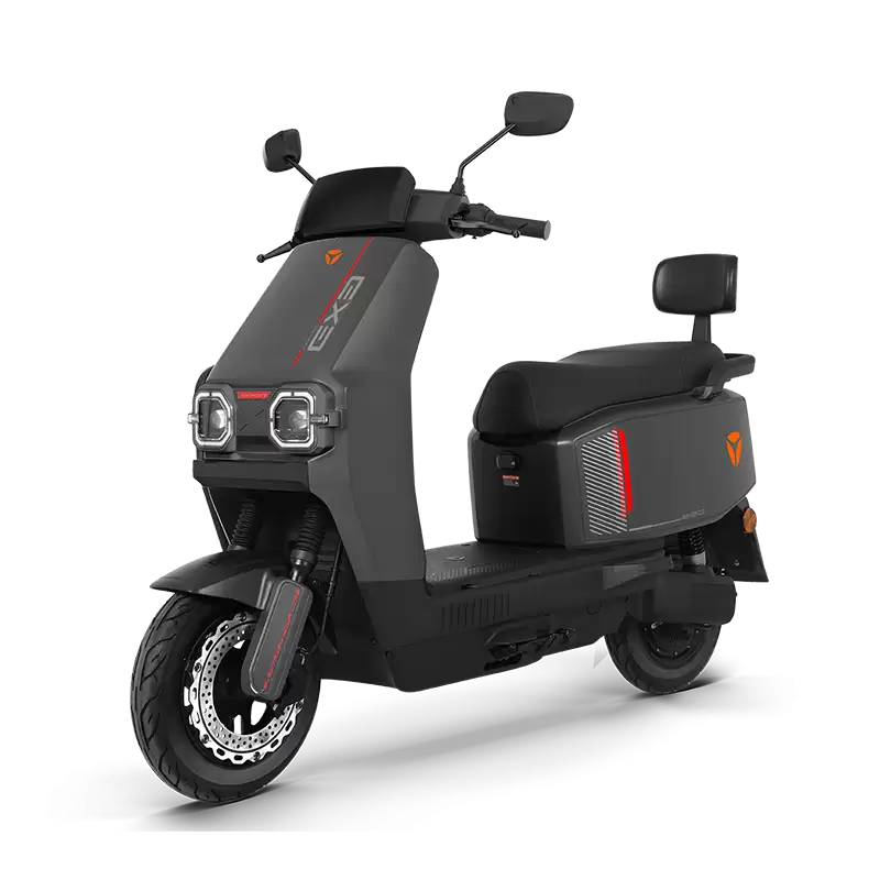 70 公里续航：雅迪 E30 Plus 电摩 2939 元，国家贴息至高 6 期免息