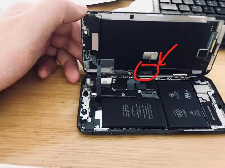 iPhone 进水后有哪些痕迹?苹果官方是如何检测 iPhone 进水的? iPhone 进水后有哪些痕迹?苹果官方是如何检测 iPhone 进水的?