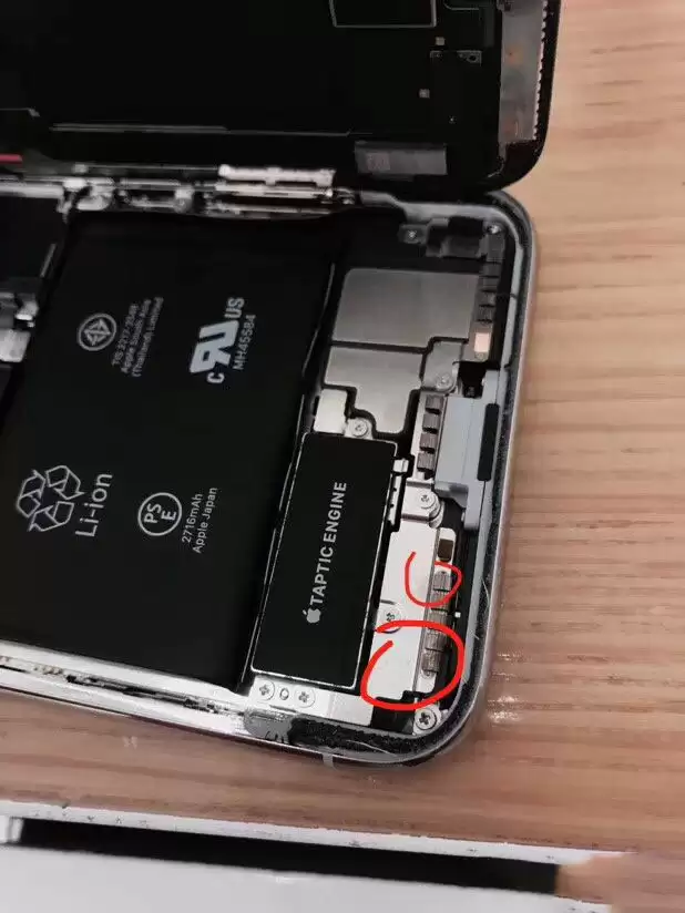iPhone 进水后有哪些痕迹?苹果官方是如何检测 iPhone 进水的? iPhone 进水后有哪些痕迹?苹果官方是如何检测 iPhone 进水的?
