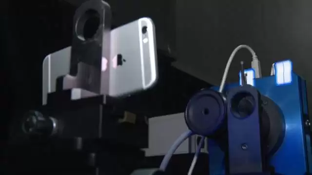 iPhone 有必要使用防蓝光贴膜吗?实验表明这是个伪需求 iPhone 有必要使用防蓝光贴膜吗?实验表明这是个伪需求