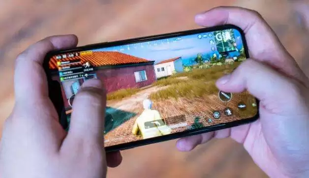 在 iPhone 上玩游戏时,如何开启“免打扰”模式? 在 iPhone 上玩游戏时,如何开启“免打扰”模式?