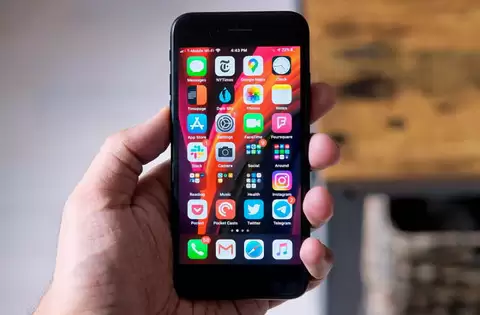 新款 iPhone SE 拆解:与 iPhone 8 几乎一模一样 新款 iPhone SE 拆解:与 iPhone 8 几乎一模一样