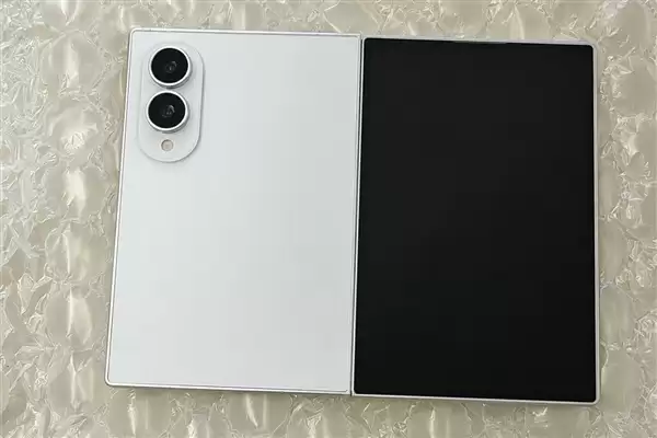 三星Galaxy Z Fold8七月登场:史上最轻大折叠 仅重201g
