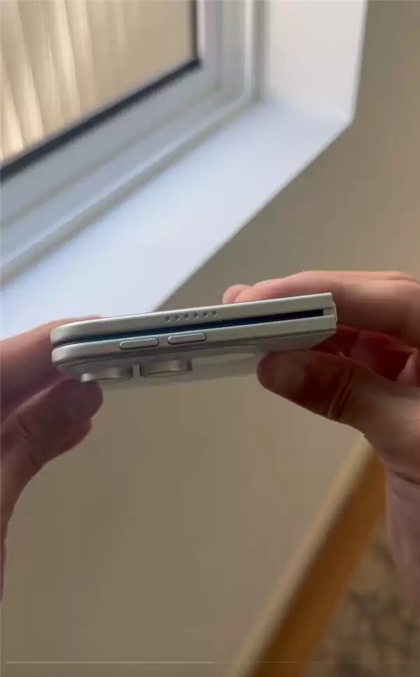 9月发布!苹果首款折叠手机iPhone Ultra白色版机模亮相:折痕明显