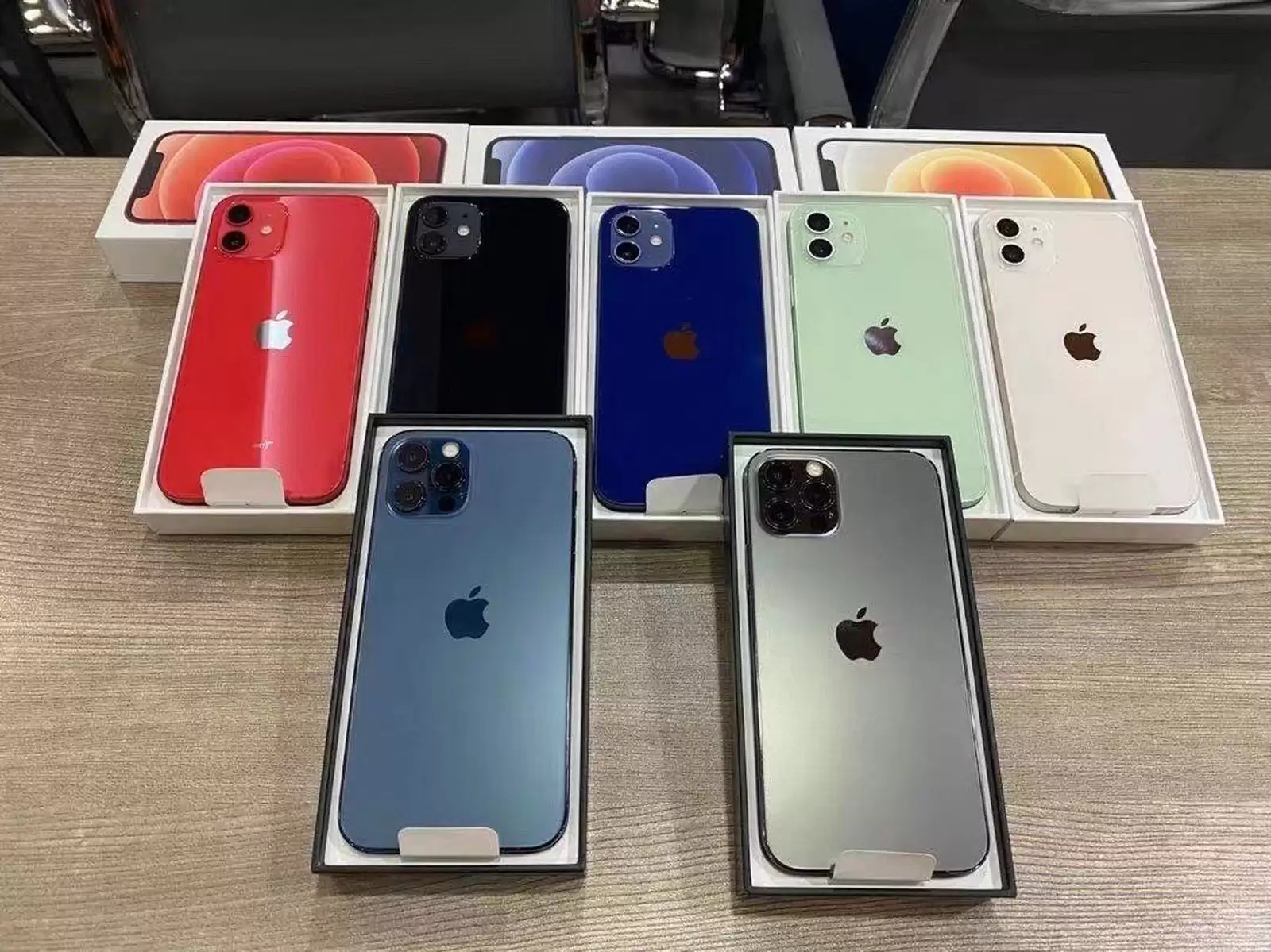 iPhone 12真机长什么样? iPhone 12真机长什么样?