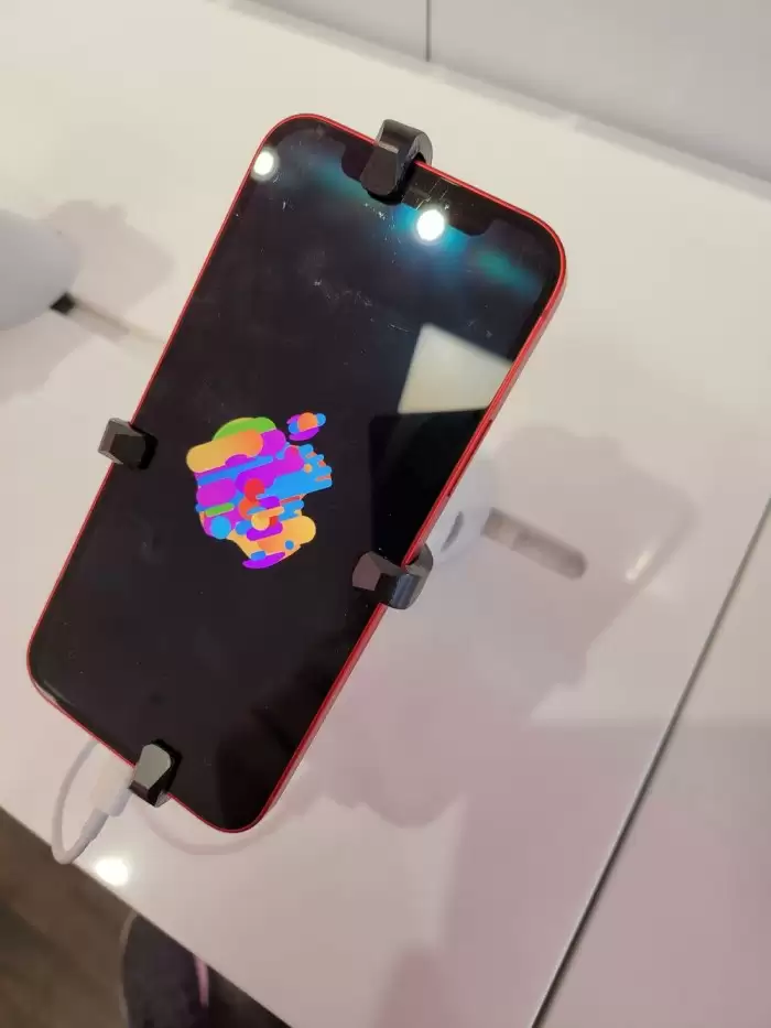 iPhone 12 屏幕更耐摔,但仍要注意划痕问题 iPhone 12 屏幕更耐摔,但仍要注意划痕问题