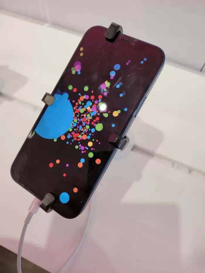 iPhone 12 屏幕更耐摔,但仍要注意划痕问题 iPhone 12 屏幕更耐摔,但仍要注意划痕问题