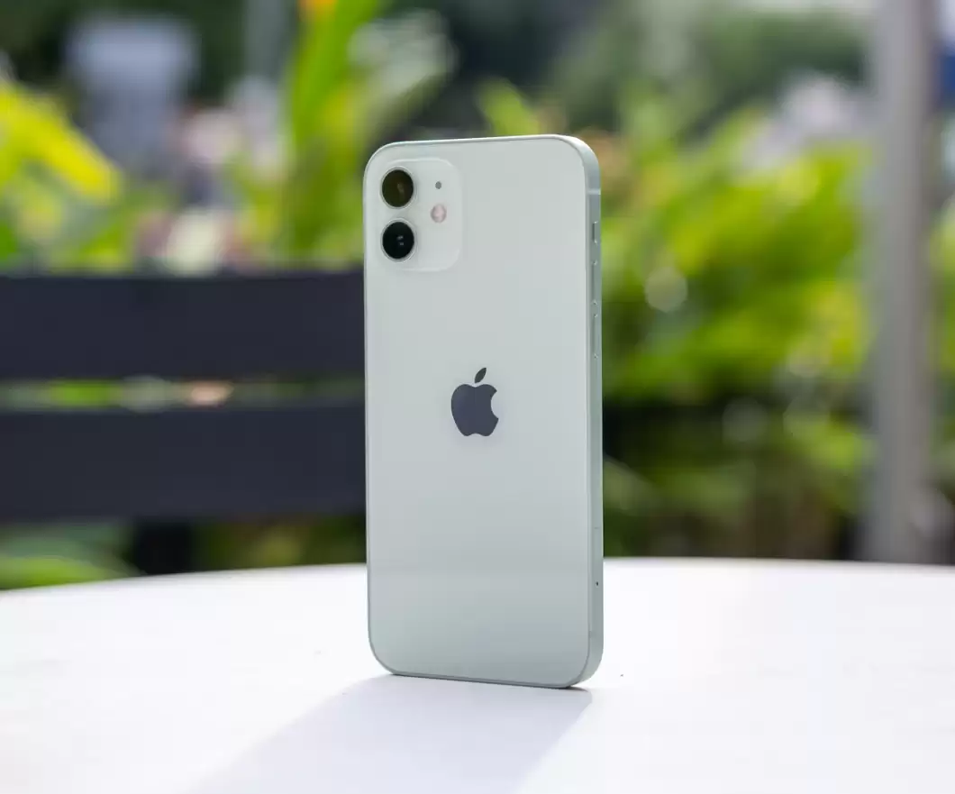 iPhone 12 不慎落入水中如何处理? iPhone 12 不慎落入水中如何处理?