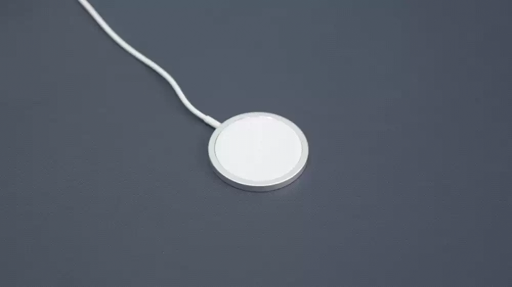 iPhone 12 搭配 Magsafe 无线充电体验如何?值得购买吗? iPhone 12 搭配 Magsafe 无线充电体验如何?值得购买吗?