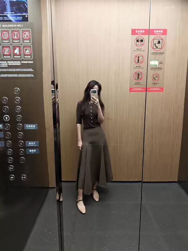 国民小金刚五年流畅！REDMI Note 17发布会彩排中：胡馨心主讲