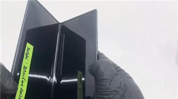 三星最强折叠屏!Galaxy Z Fold8 Ultra真机上手:折痕几乎看不见