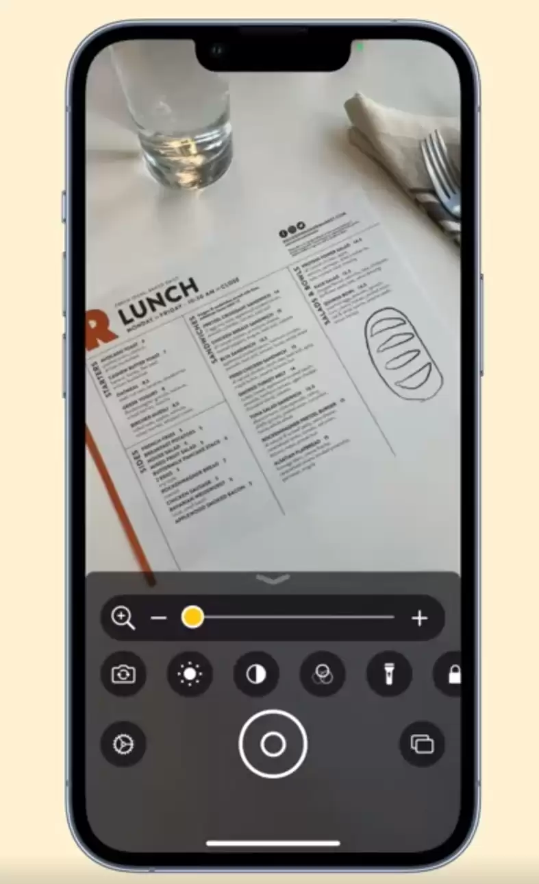 iPhone 小技巧:使用自带的放大器功能放大文字 iPhone 小技巧:使用自带的放大器功能放大文字