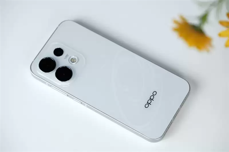 裸眼3D超吸睛!OPPO Reno16手机评测:人人都说好看的影像轻旗舰