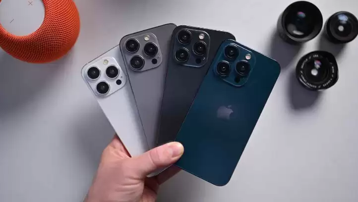 iPhone 15产品背面展示