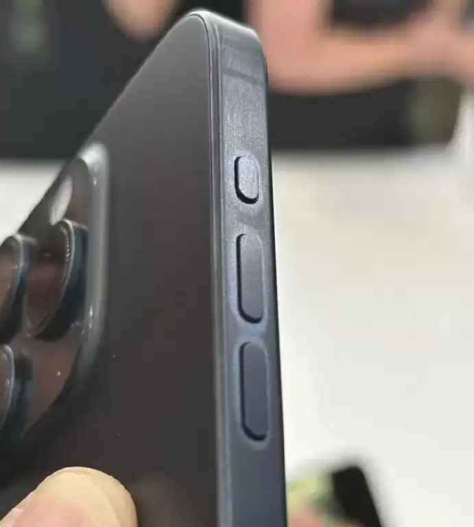 苹果 iPhone 15 Pro 机型开箱掉漆怎么办? 苹果 iPhone 15 Pro 机型开箱掉漆怎么办?