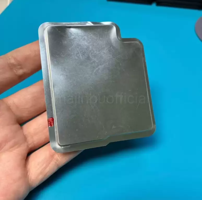 苹果 “史上最薄” iPhone 17 Air 电池实物亮相 苹果 “史上最薄” iPhone 17 Air 电池实物亮相