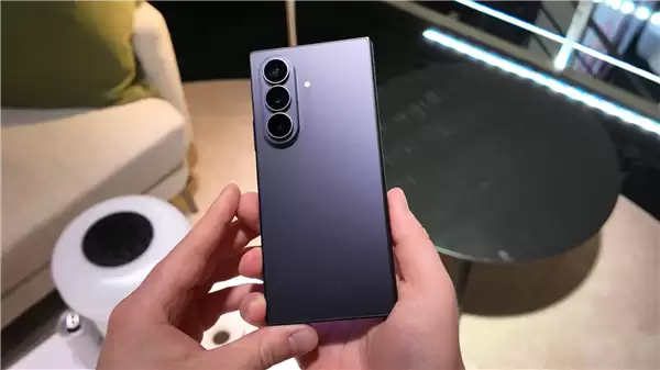 三星最强大折叠降临！Galaxy Z Fold8 Ultra发布：14999元起