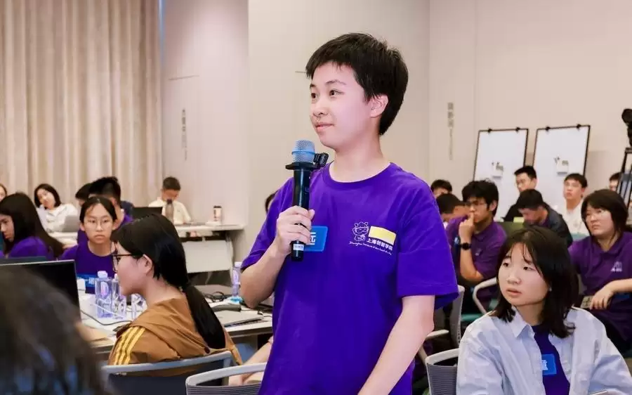 紧张的日程中，“强化学习之父”萨顿为何愿意在沪和63名高中生对谈？