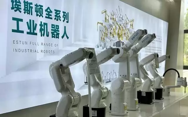 活力中国调研行｜机器人造机器人，探访国内首条智能化生产线