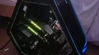 玩家在垃圾站捡到超大外星人电脑 两张公版显卡交火
