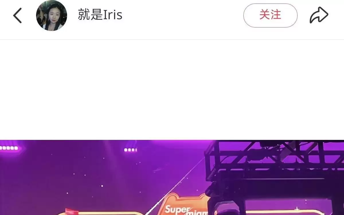 月之暗面Kimi K3庆功照流出，现场标语“冲上月球”