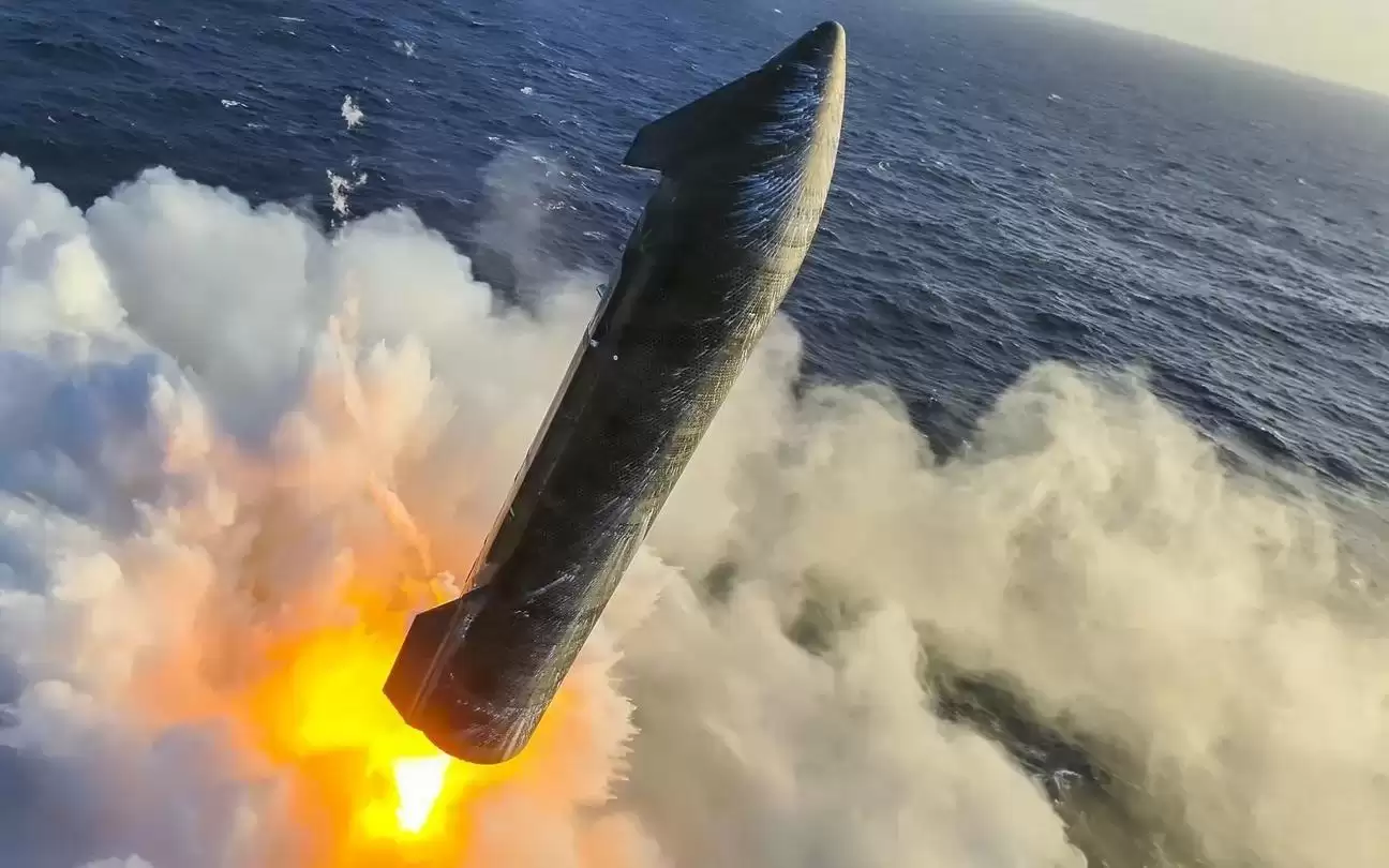 SpaceX星舰第13次试飞成功后，马斯克称着陆精度已达塔架回收标准