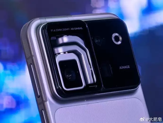 荣耀Robot Phone发布：钛合金云台手机售价159