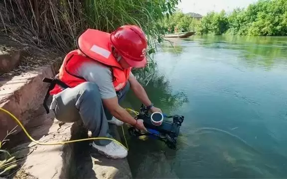 水电站涵洞检测机器人“涪鲛”在遂宁完成首次下水测试