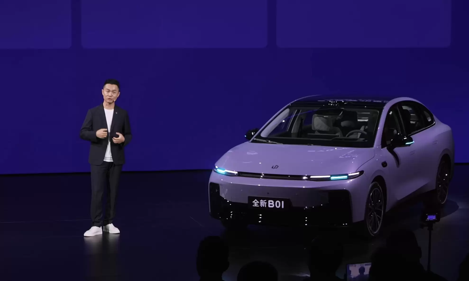 9.58万起！零跑B01/B10上市：800V+零重力座椅刷新10万级标准