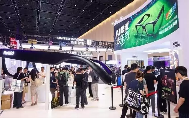 对话亮亮视野蔡晨雨：AI眼镜难的不是技术，而是找到高频刚需
