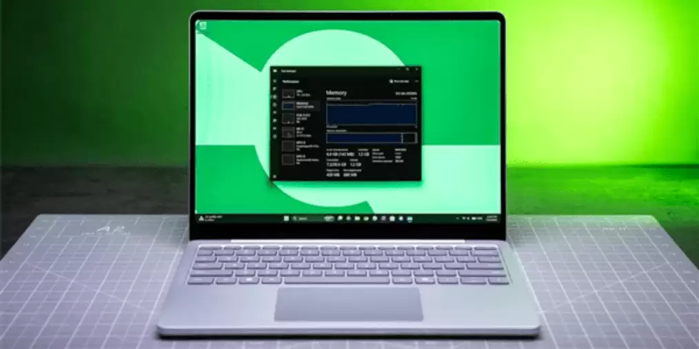 Windows 11最低4GB内存要求形同虚设！微软自家8GB笔记本都跑不动