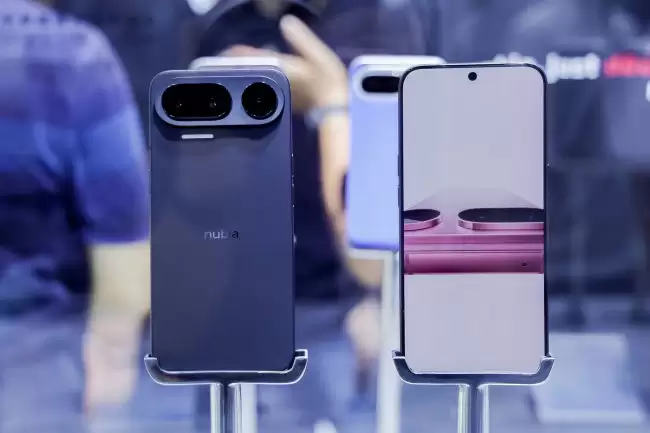 全球首款 AI 智能体手机努比亚 NaviX Ultra 亮相 WAIC 搭载豆包手机助手