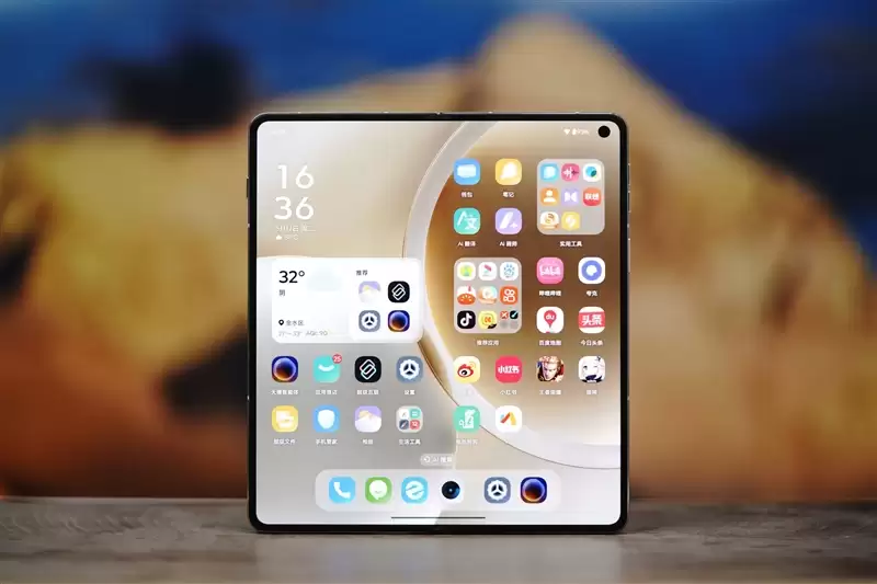 DXO影像第一！联想moto razr fold手机全面评测：全程无短板，这才是商务折叠旗舰该有的样子