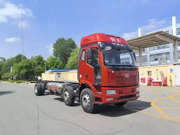 一汽解放申报LNG载货汽车底盘：清洁能源入局，市场角逐谁主沉浮？