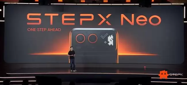 阶跃终端发布首款智能手机 STEPX Neo 配备交互式背屏