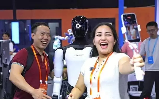 【2026打卡中国】满满黑科技!“机器人+”见证山东智造硬核实力